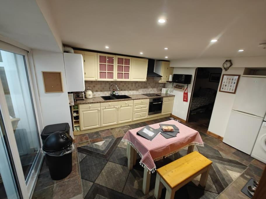 Welsh Miners Cottage Four Bedroom House Treherbert Екстер'єр фото